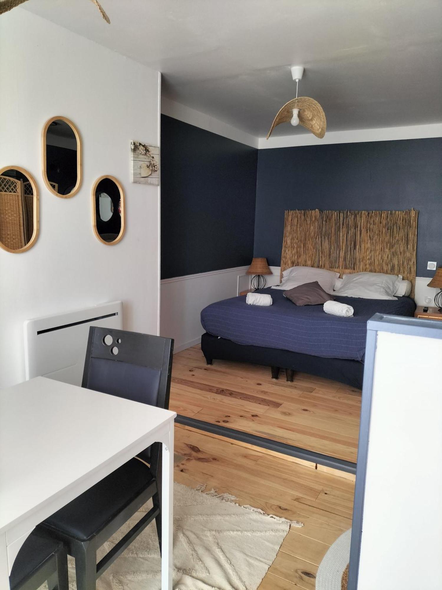 Les 2 Tours Otel Chenay  Dış mekan fotoğraf