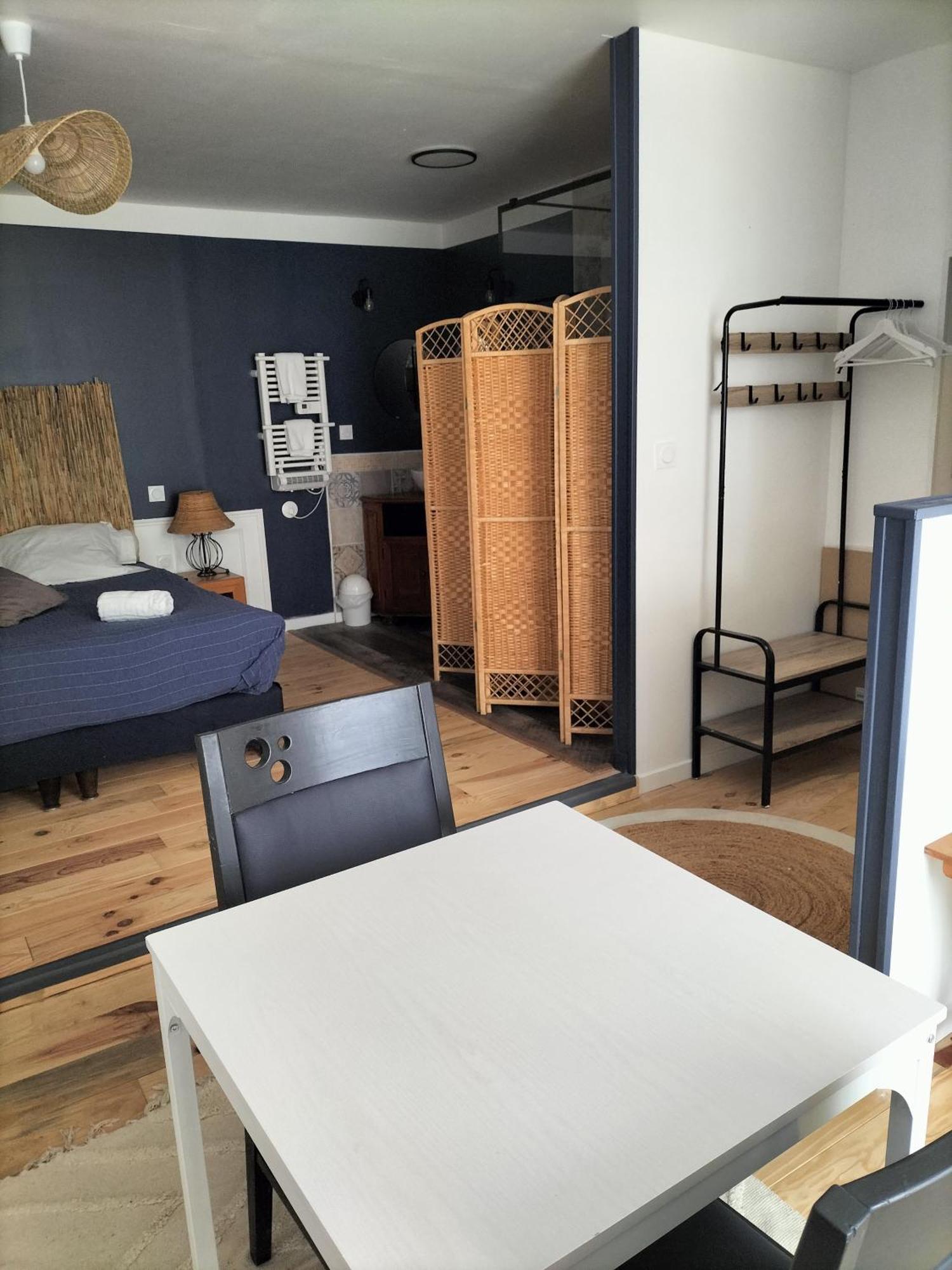 Les 2 Tours Otel Chenay  Dış mekan fotoğraf